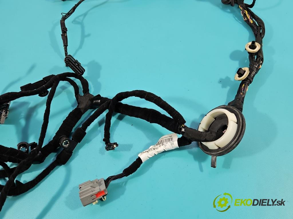 Jaguar F-Pace 16- 2.0d 241KM automatic 177 kW 1999 cm3 5- Zväzok: dvere predné pravých JK83-14630-AKB