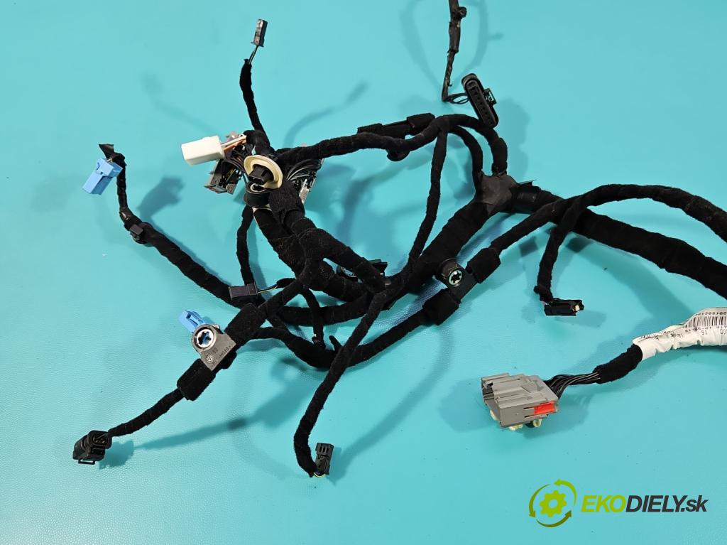 Jaguar F-Pace 16- 2.0d 241KM automatic 177 kW 1999 cm3 5- Zväzok: dvere predné pravých JK83-14630-AKB