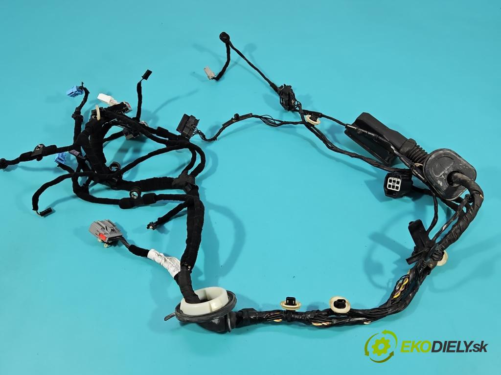 Jaguar F-Pace 16- 2.0d 241KM automatic 177 kW 1999 cm3 5- Zväzok: dvere predné pravých JK83-14630-AKB