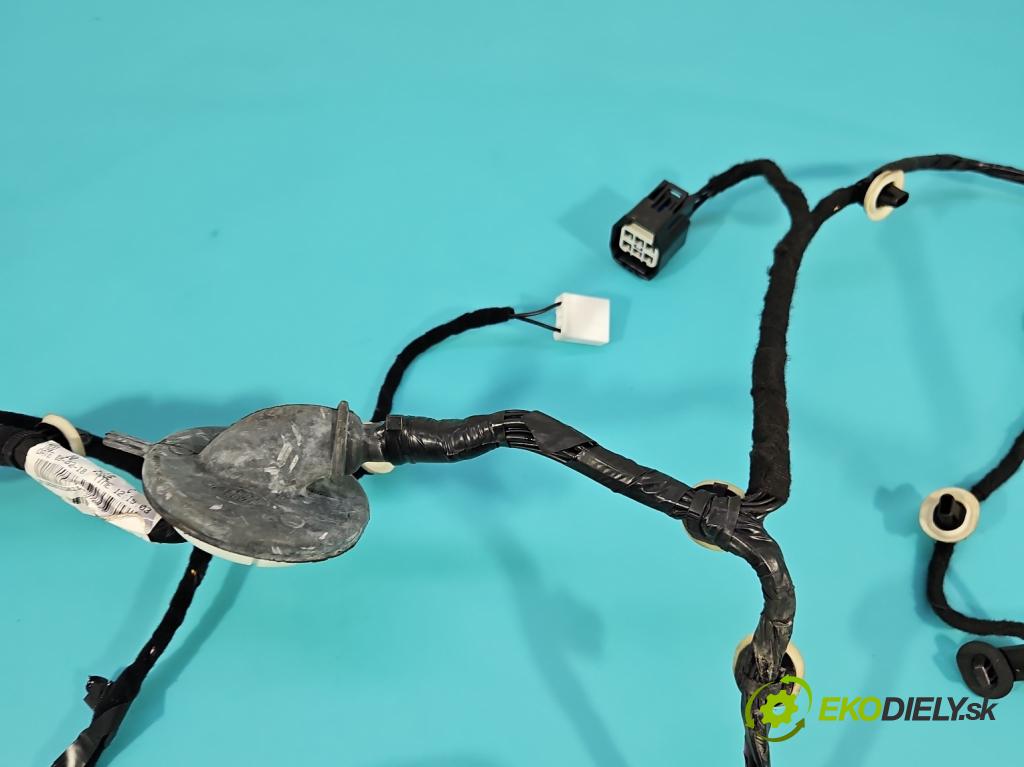 Jaguar F-Pace 16- 2.0d 241KM automatic 177 kW 1999 cm3 5- Balíček: dveře zadní vlevo JK83-14633-FC