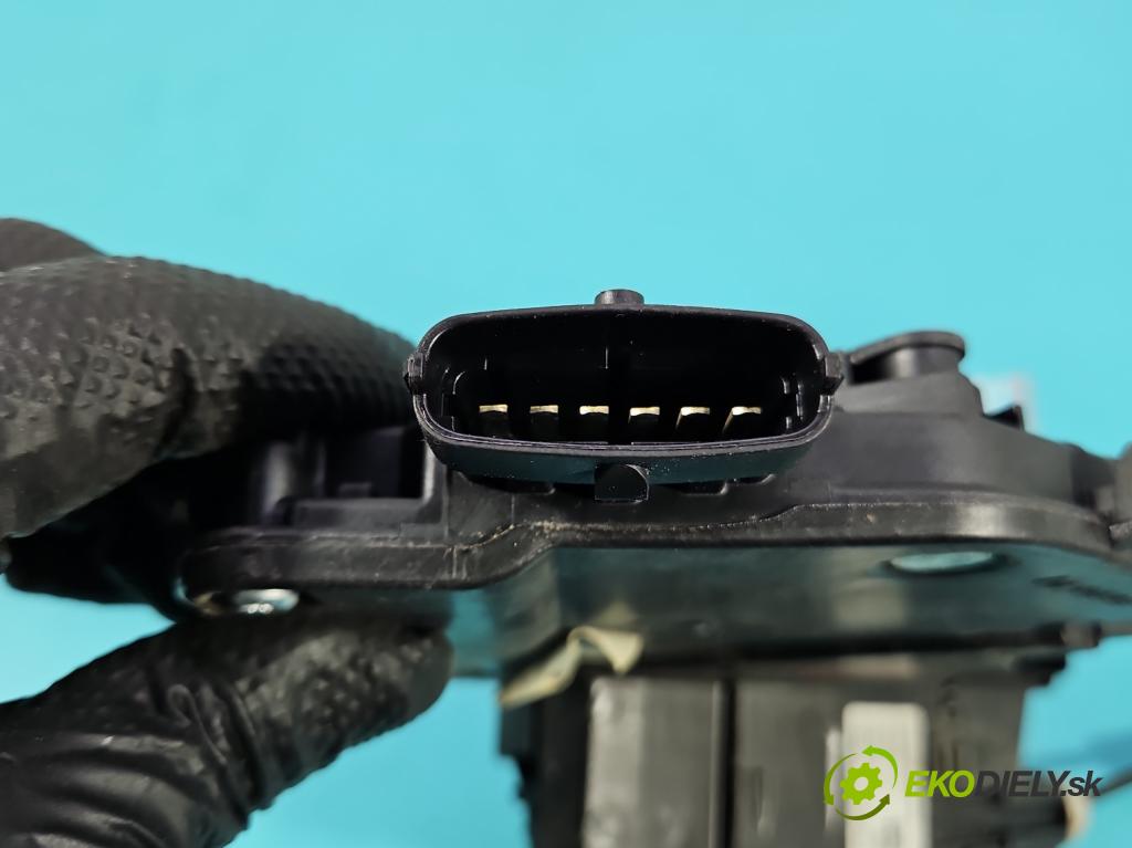 Jaguar F-Pace 16- 2.0d 241KM automatic 177 kW 1999 cm3 5- zámok predné ľavý HK83-203A29-BC