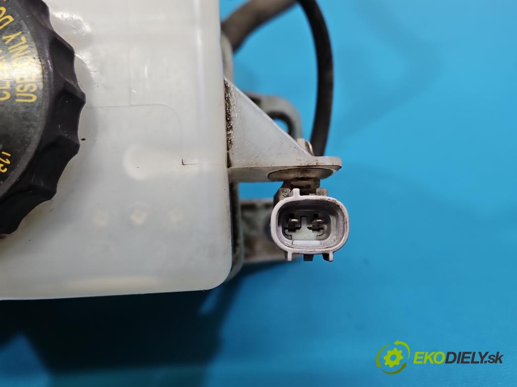 Lexus NX I 2014-2021 2.5 16V 155 hp automatic 114 kW 2494 cm3 5- nádržka tekutina: brzdový