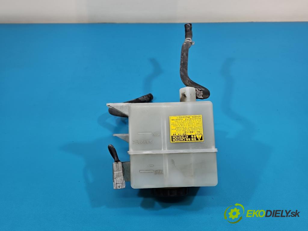 Lexus NX I 2014-2021 2.5 16V 155 hp automatic 114 kW 2494 cm3 5- nádržka tekutina: brzdový