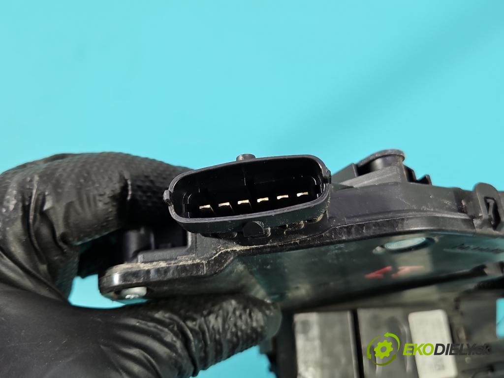 Jaguar F-Pace 16- 2.0d 241KM automatic 177 kW 1999 cm3 5- zámok zadné ľavý HK83-24995-CC