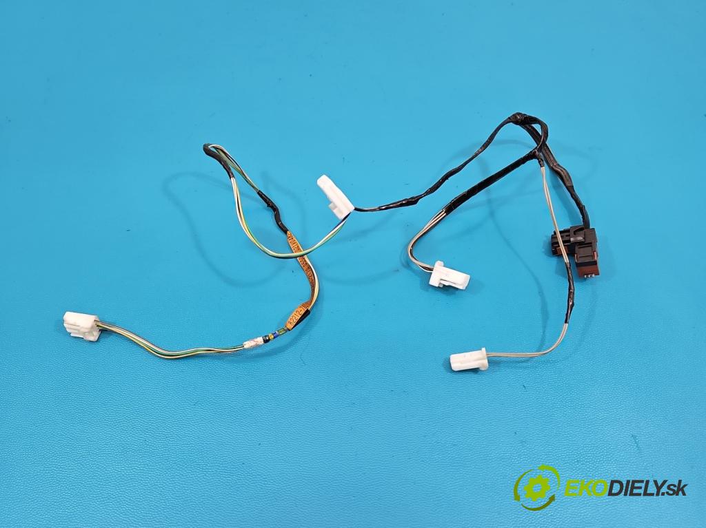 Lexus NX I 2014-2021 2.5 16V 155 HP automatic 114 kW 2494 cm3 5- Zväzok: ostatné 82212-78010