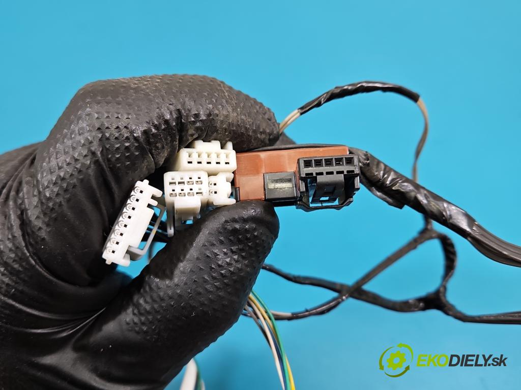 Lexus NX I 2014-2021 2.5 16V 155 HP automatic 114 kW 2494 cm3 5- Zväzok: ostatné 82212-78010