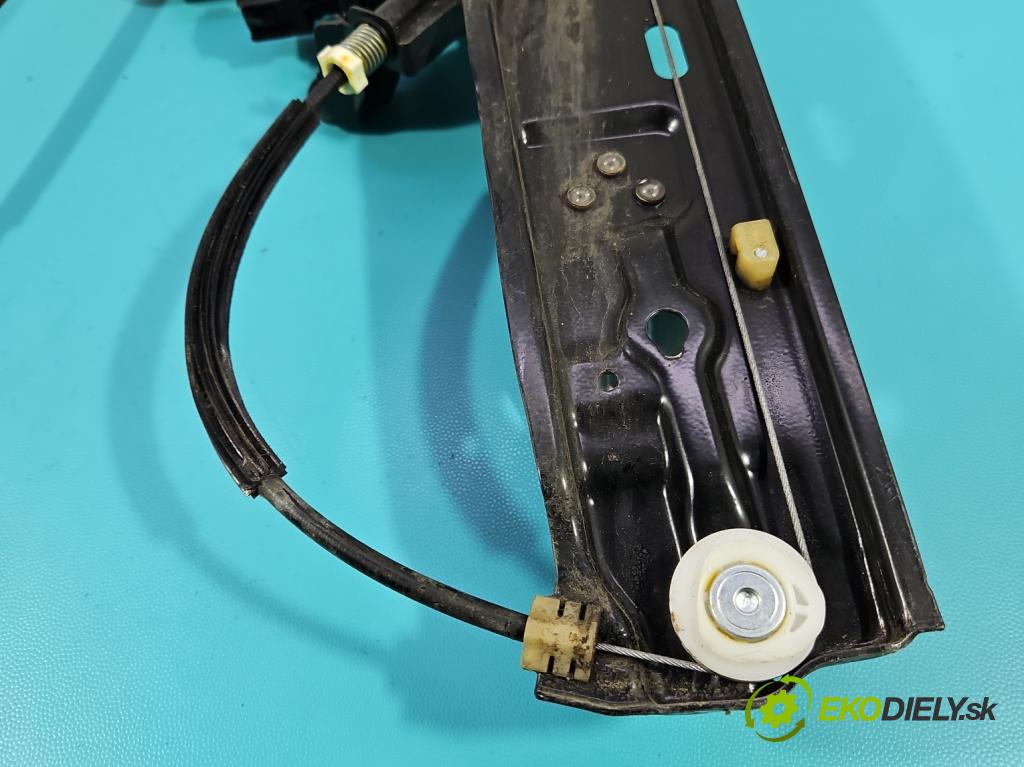 Jaguar F-Pace 16- 2.0d 241KM automatic 177 kW 1999 cm3 5- mechanismus stahování zadní pravý C39858-100