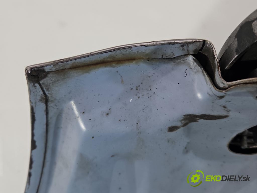 Toyota Yaris I 1999-2005 1.0 vvti 65 hp manual 48 kW 998 cm3 5- kapota přední