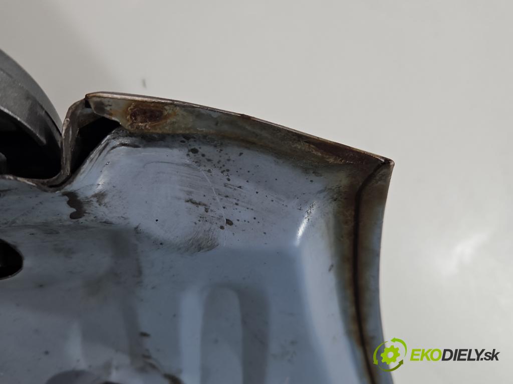 Toyota Yaris I 1999-2005 1.0 vvti 65 hp manual 48 kW 998 cm3 5- kapota přední