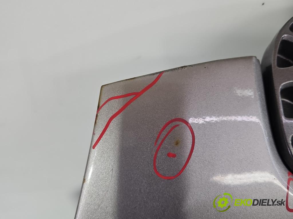 Toyota Yaris I 1999-2005 1.0 vvti 65 hp manual 48 kW 998 cm3 5- kapota přední