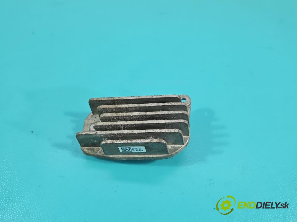 Bmw i3 2013–2022 0.0 elektrický: 170 HP automatic 125 kW 1 cm3 5- modul lampy: 90035102