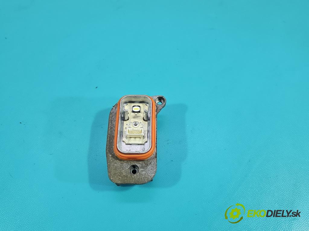 Bmw i3 2013–2022 0.0 elektrický: 170 HP automatic 125 kW 1 cm3 5- modul lampy: 90035102