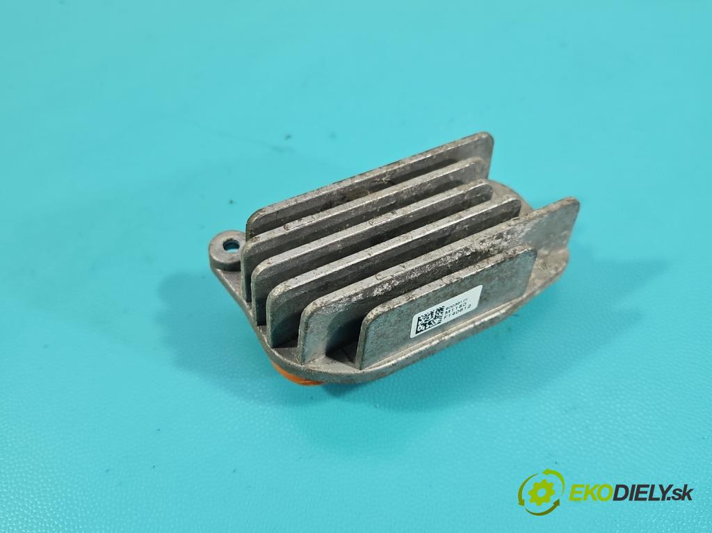 Bmw i3 2013–2022 0.0 elektrický: 170 hp automatic 125 kW 1 cm3 5- modul lampy: 90035101