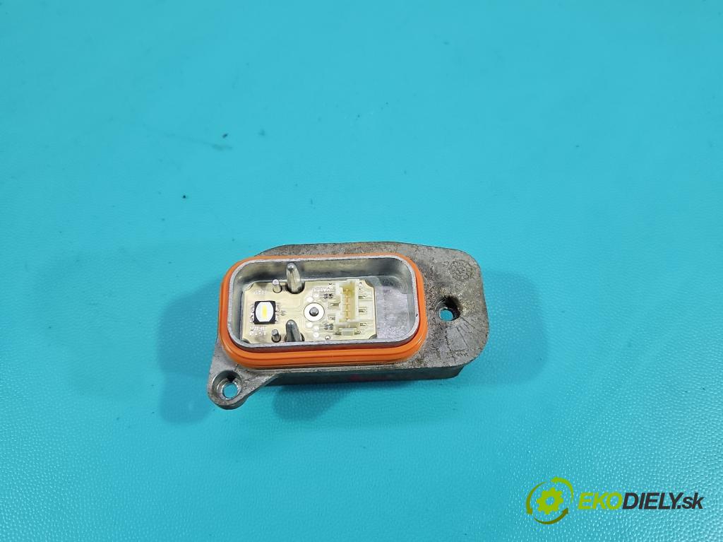 Bmw i3 2013–2022 0.0 elektrický: 170 hp automatic 125 kW 1 cm3 5- modul lampy: 90035101