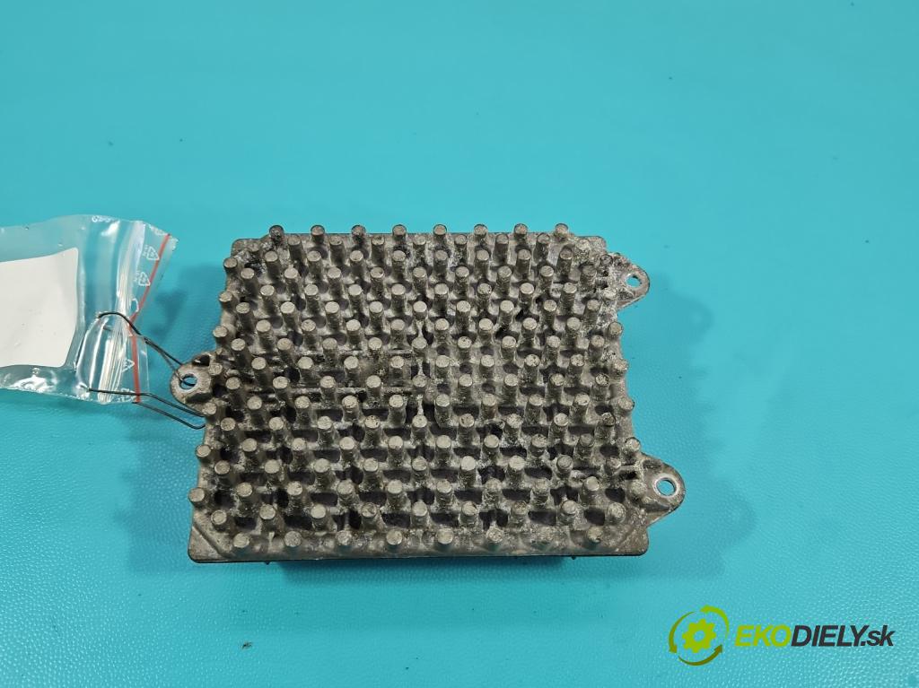 Bmw i3 2013–2022 0.0 elektrický: 170 hp automatic 125 kW 1 cm3 5- modul lampy: 7408892