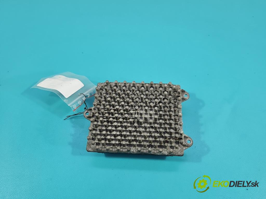 Bmw i3 2013–2022 0.0 elektrický: 170 hp automatic 125 kW 1 cm3 5- modul lampy: 7408892