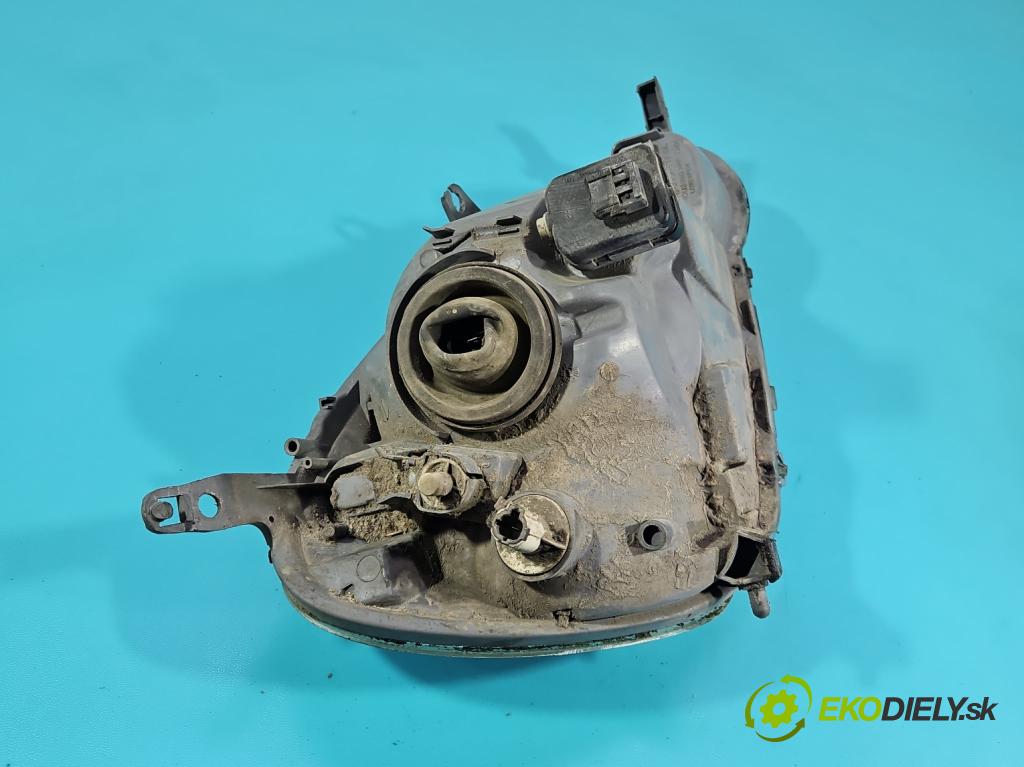 Toyota Yaris I 1999-2005 1.0 vvti 65 HP manual 48 kW 998 cm3 5- Reflektor: ľavý  (Kľučka dverí ostatné)