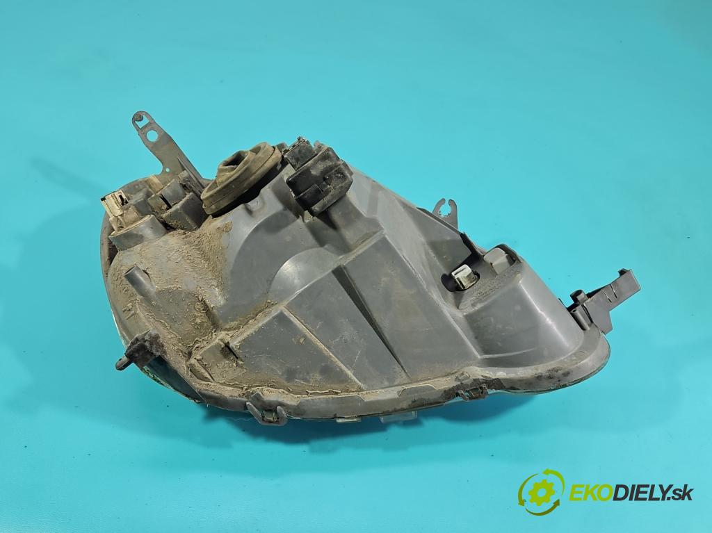 Toyota Yaris I 1999-2005 1.0 vvti 65 HP manual 48 kW 998 cm3 5- Reflektor: ľavý  (Kľučka dverí ostatné)