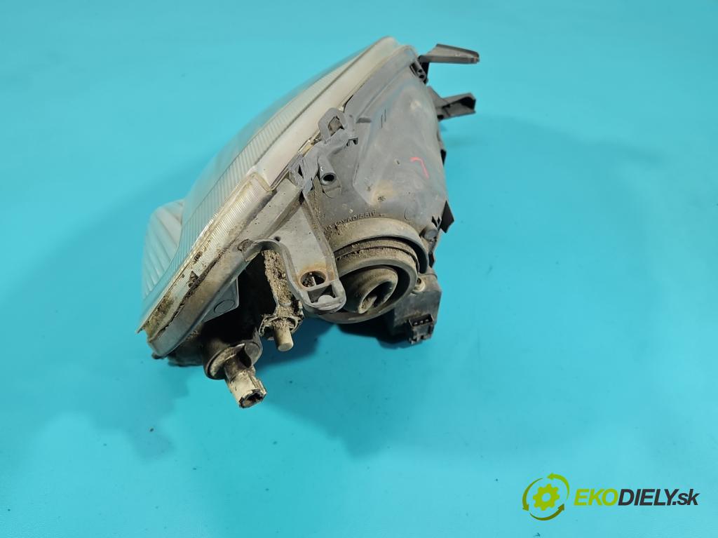 Toyota Yaris I 1999-2005 1.0 vvti 65 HP manual 48 kW 998 cm3 5- Reflektor: ľavý  (Kľučka dverí ostatné)