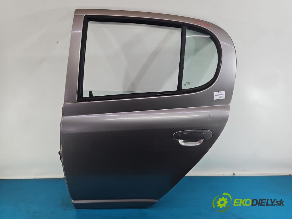 Toyota Yaris I 1999-2005 1.0 vvti 65 HP manual 48 kW 998 cm3 5- dvere zadné ľavé  (Kľučka dverí ostatné)