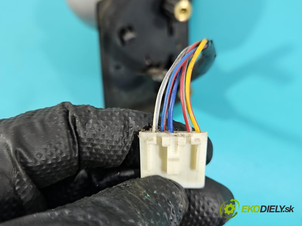 Fiat Idea 1.4 16V 95 hp manual 70 kW 1368 cm3 5- zpětné zrcátko pravé  (Klika dveří ostatní)