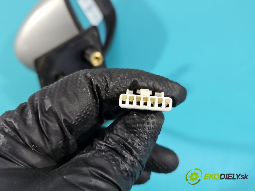 Fiat Idea 1.4 16V 95 hp manual 70 kW 1368 cm3 5- zpětné zrcátko pravé  (Klika dveří ostatní)