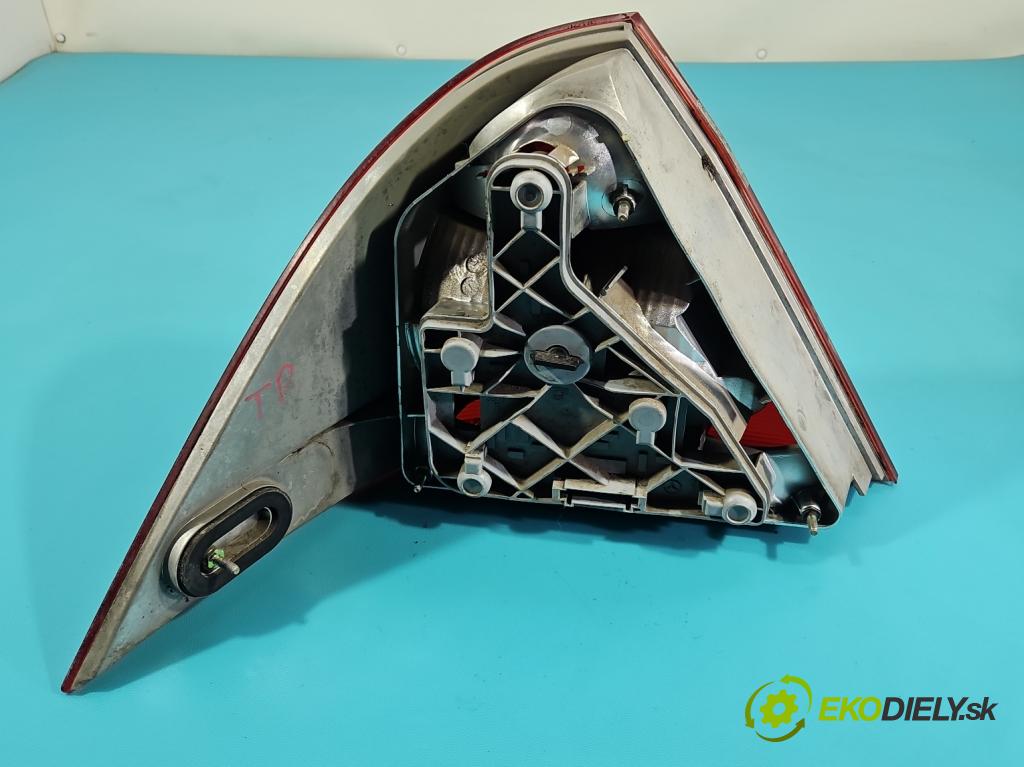 Mercedes C W203 2000-2007 2.0 kompressor 163 HP manual 120 kW 1998 cm3 4- svetlo / reflektor zadné pravé  (Kľučka dverí ostatné)