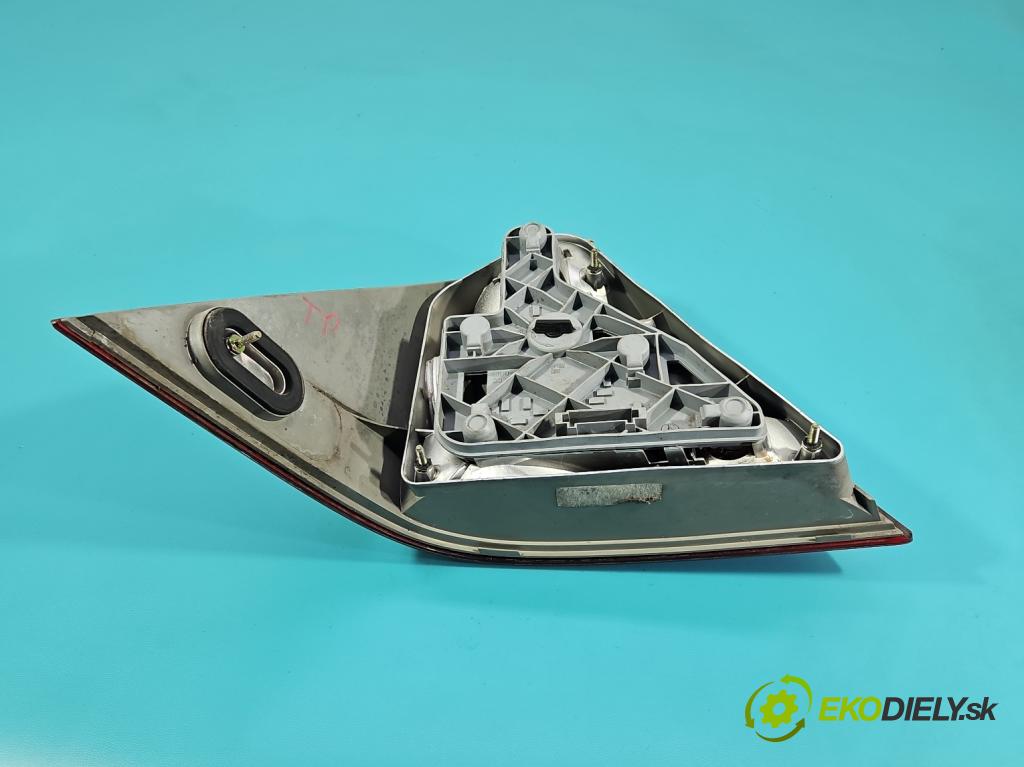 Mercedes C W203 2000-2007 2.0 kompressor 163 HP manual 120 kW 1998 cm3 4- svetlo / reflektor zadné pravé  (Kľučka dverí ostatné)