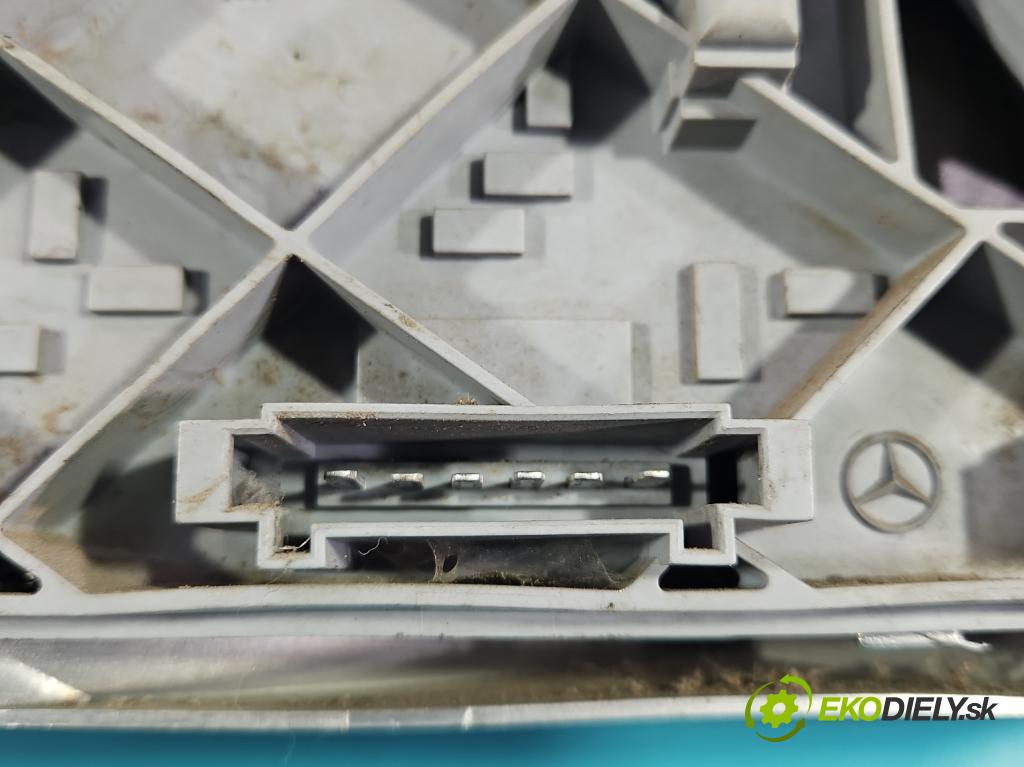 Mercedes C W203 2000-2007 2.0 kompressor 163 HP manual 120 kW 1998 cm3 4- svetlo / reflektor zadné pravé  (Kľučka dverí ostatné)