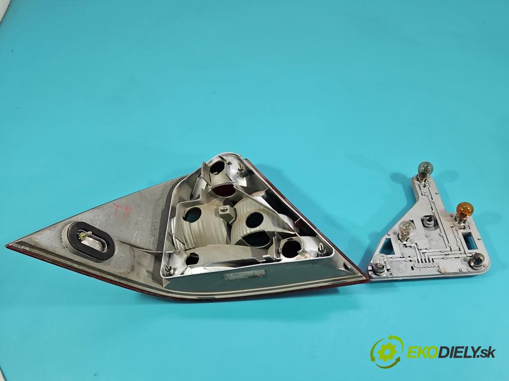 Mercedes C W203 2000-2007 2.0 kompressor 163 HP manual 120 kW 1998 cm3 4- svetlo / reflektor zadné pravé  (Kľučka dverí ostatné)