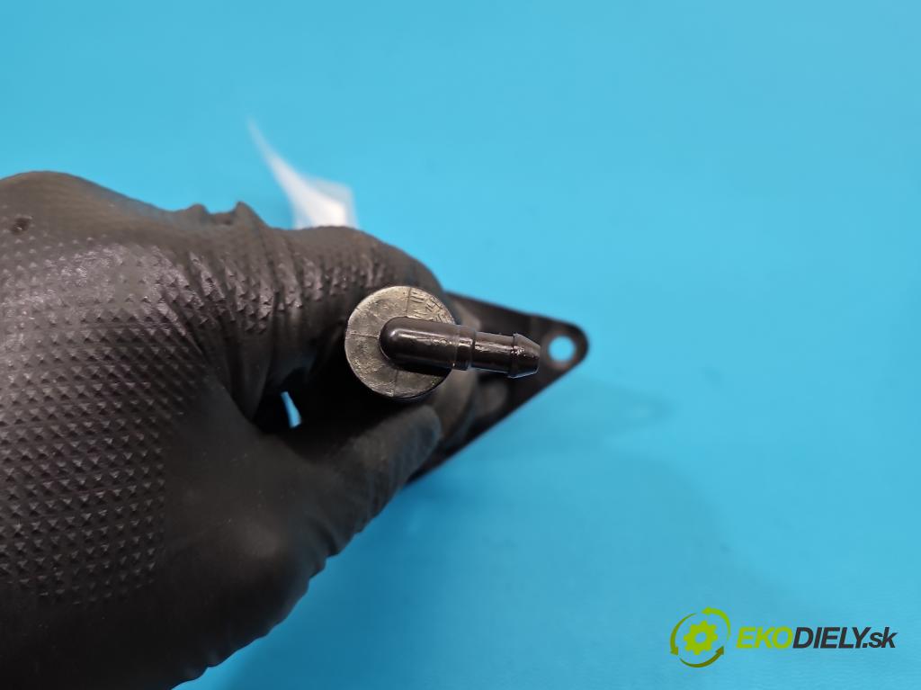 Jaguar F-Pace 16- 2.0d 241KM automatic 177 kW 1999 cm3 5- ostřikovač reflektor: pravý GX63-13K130-AC