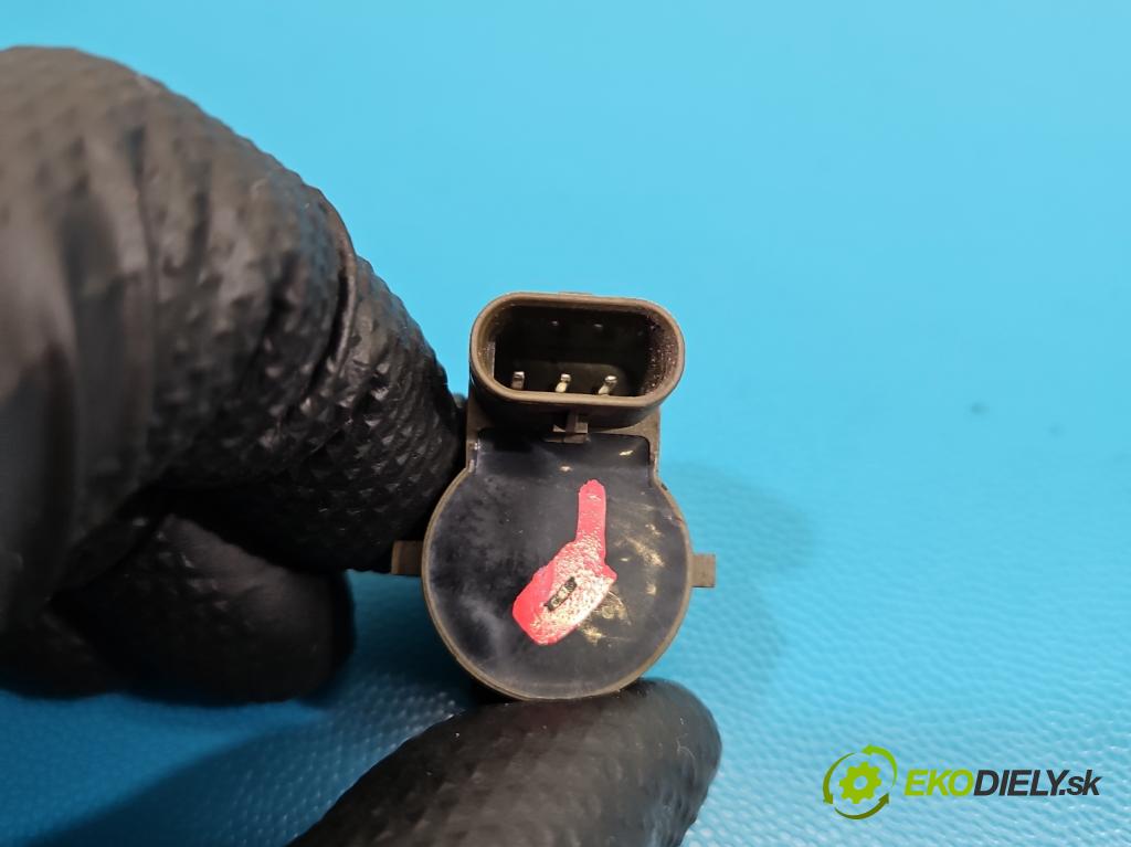 Jaguar F-Pace 16- 2.0d 241KM automatic 177 kW 1999 cm3 5- snímač parkovaní: JK83-15K859-CC