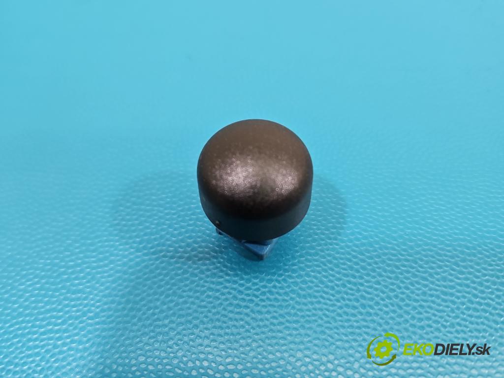 Jaguar F-Pace 16- 2.0d 241KM automatic 177 kW 1999 cm3 5- snímač stmievania