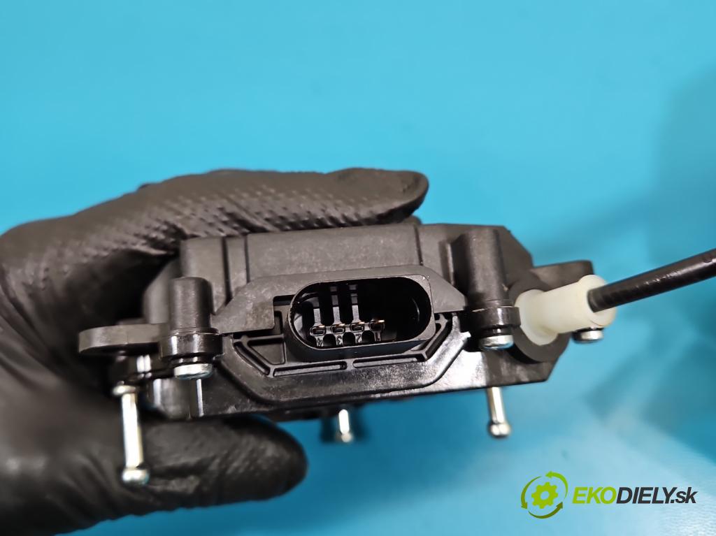 Jaguar F-Pace 16- 2.0d 241KM automatic 177 kW 1999 cm3 5- zámek kufrových dveří zadní 404C10AD