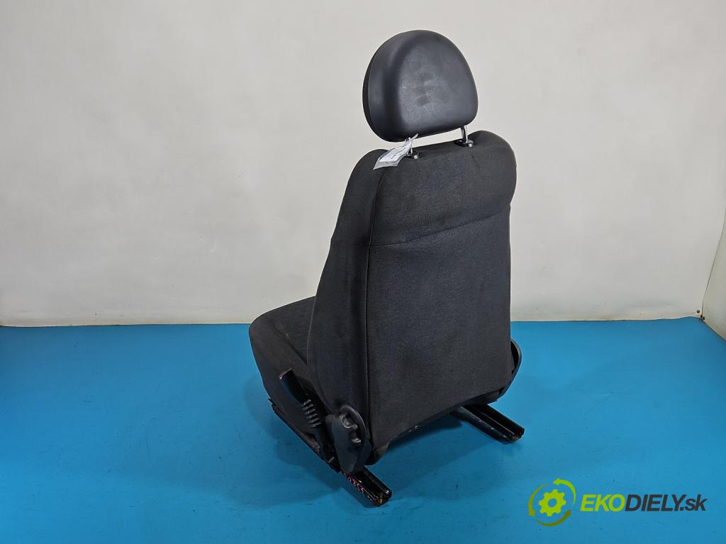 Opel Corsa C 2000-2006 1.2 16V 75 HP manual 55 kW 1199 cm3 3- Sedačka pravý (Sedadlo)