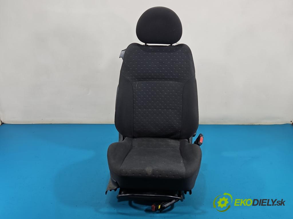 Opel Corsa C 2000-2006 1.2 16V 75 HP manual 55 kW 1199 cm3 3- Sedačka pravý  (Sedadlo)