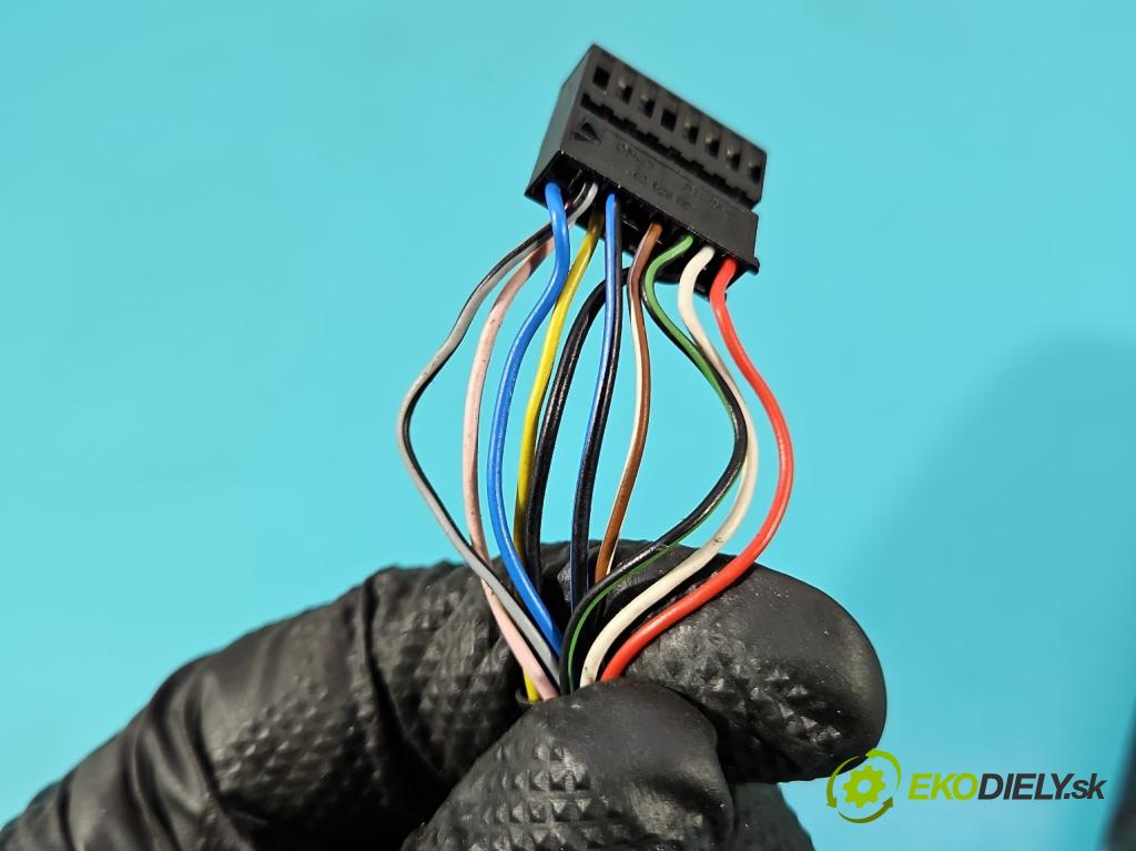 Audi A5 8T 2007-2016 1.8 TFSI 170 hp manual 125 kW 1798 cm3 2- zpětné zrcátko levé  (Klika dveří ostatní)