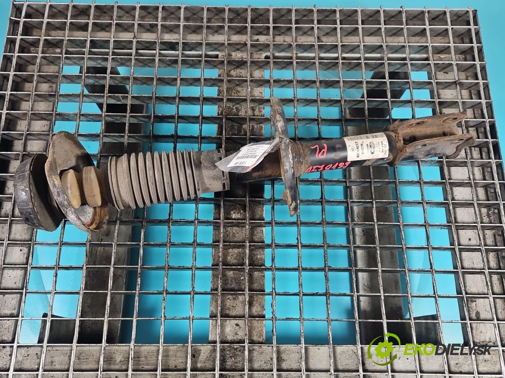 Dacia Dokker 2012- 1.5 dci 95 hp manual 70 kW 1461 cm3 5- tlumič přední levý 543023778R (Klika dveří ostatní)