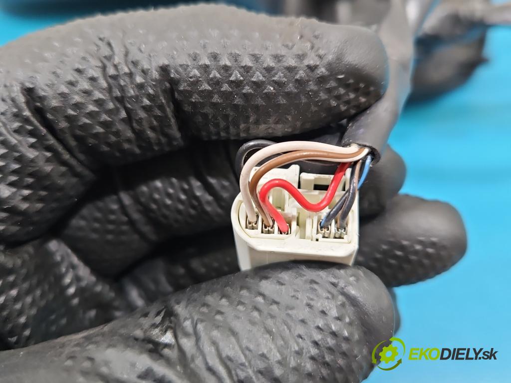 Toyota Corolla E21 2019- 1.8 16V 98 HP automatic 72 kW 1798 cm3 4- zrkadlo ľavé  (Kľučka dverí ostatné)