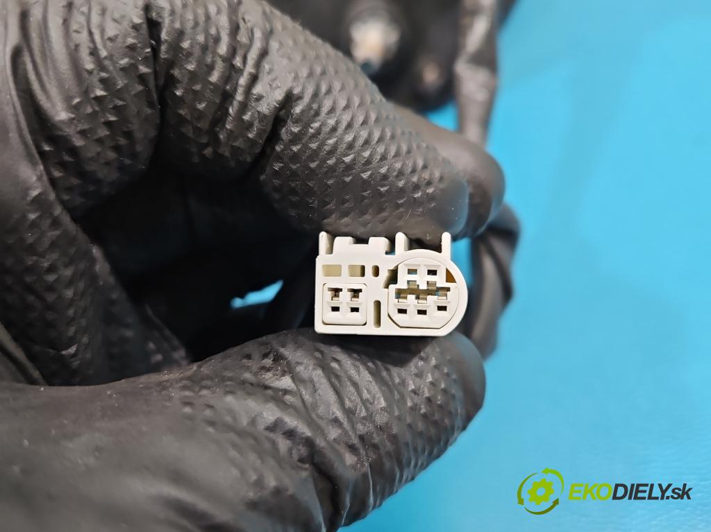 Toyota Corolla E21 2019- 1.8 16V 98 HP automatic 72 kW 1798 cm3 4- zrkadlo pravé  (Kľučka dverí ostatné)