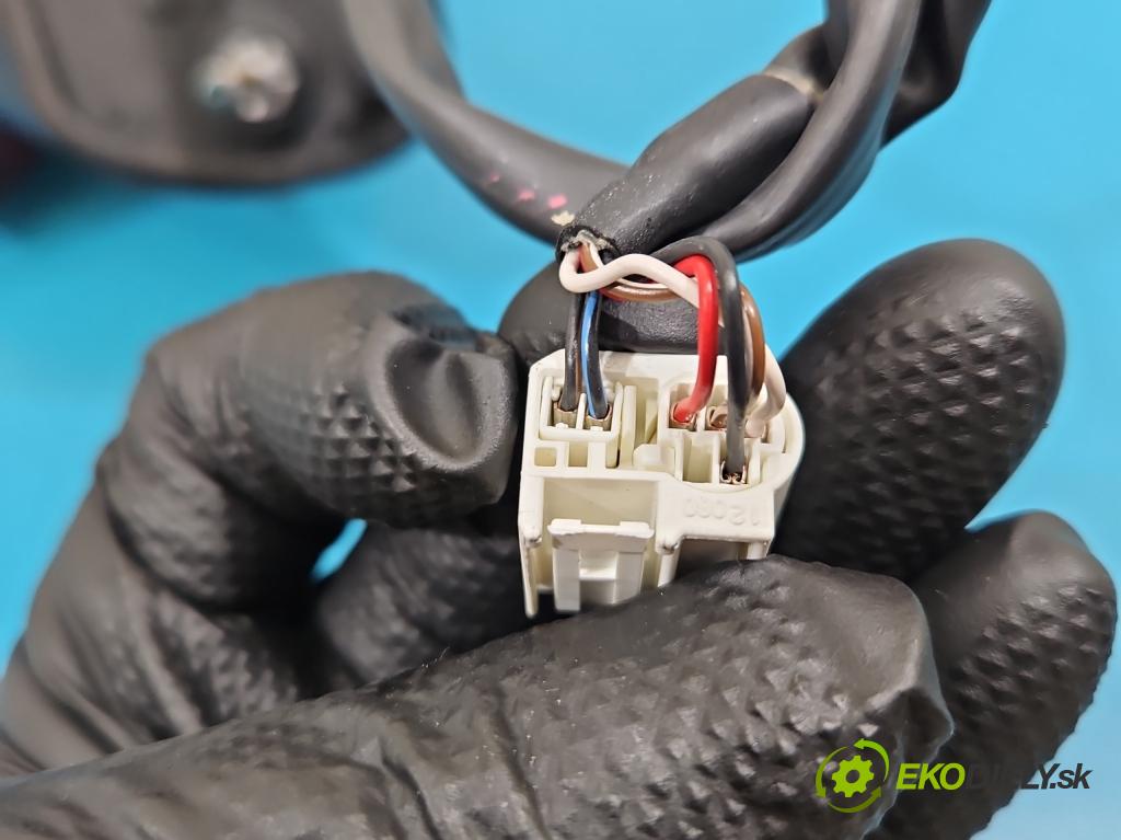 Toyota Corolla E21 2019- 1.8 16V 98 HP automatic 72 kW 1798 cm3 4- zrkadlo pravé  (Kľučka dverí ostatné)