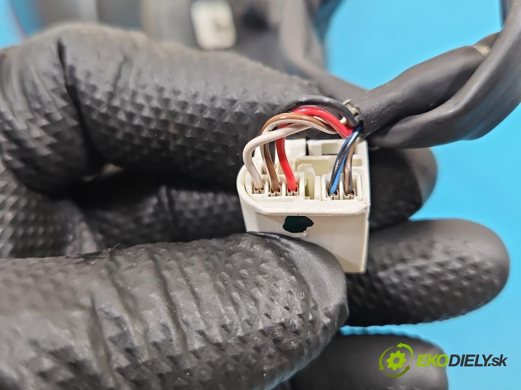 Toyota Corolla E21 2019- 1.8 16V 98 HP automatic 72 kW 1798 cm3 4- zrkadlo pravé  (Kľučka dverí ostatné)