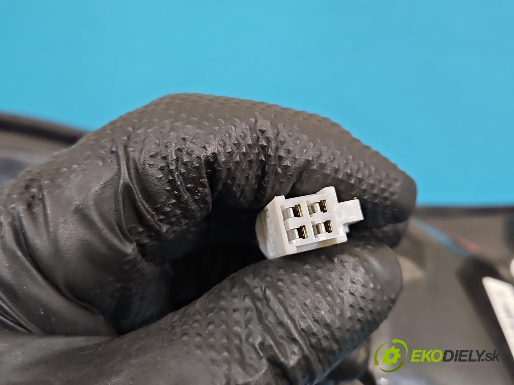 Toyota Corolla E21 2019- 1.8 16V 98 hp automatic 72 kW 1798 cm3 4- světlo zadní pravé 81550-02D11-00 (Klika dveří ostatní)