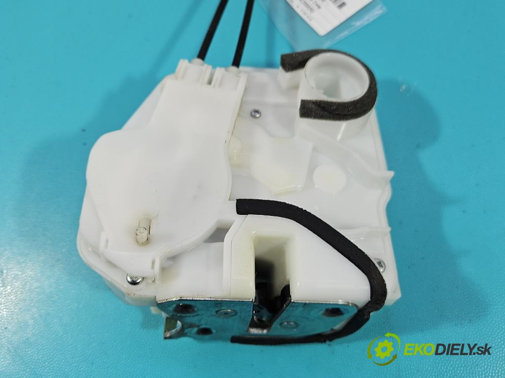 Mitsubishi Eclipse Cross  1.5 T 163 HP manual 120 kW 1499 cm3 5- zámok zadné pravý