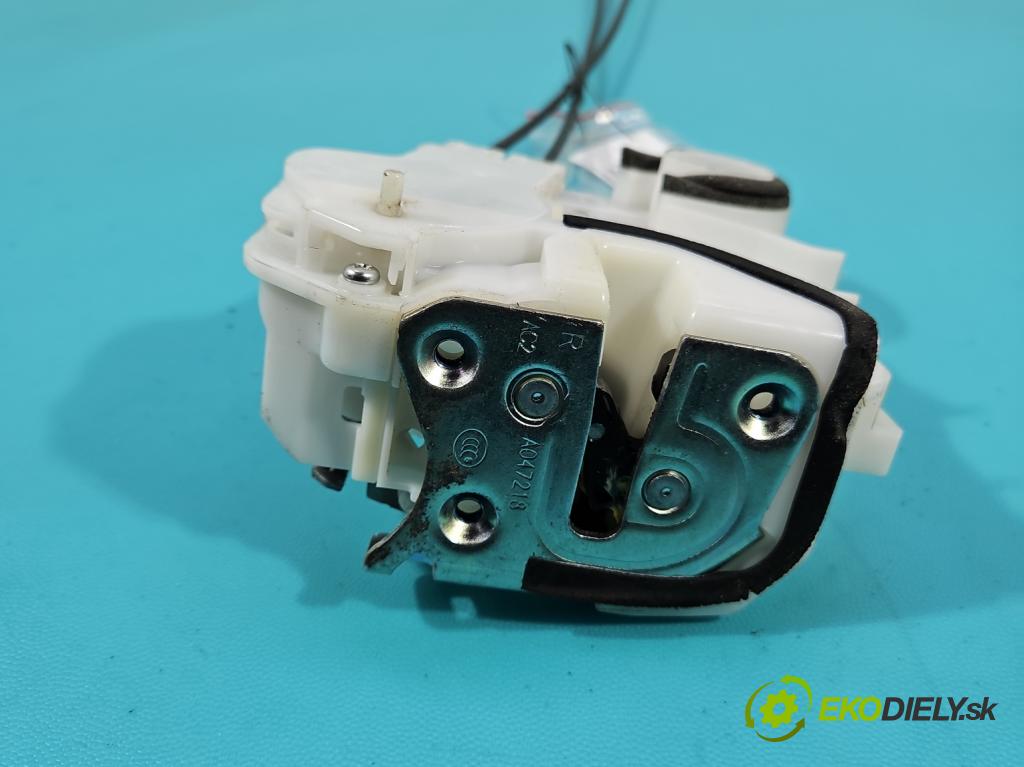 Mitsubishi Eclipse Cross  1.5 T 163 HP manual 120 kW 1499 cm3 5- zámok zadné pravý