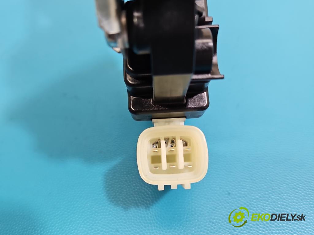 Mitsubishi Eclipse Cross  1.5 T 163 hp manual 120 kW 1499 cm3 5- mechanismus stahování přední levý 5713A507