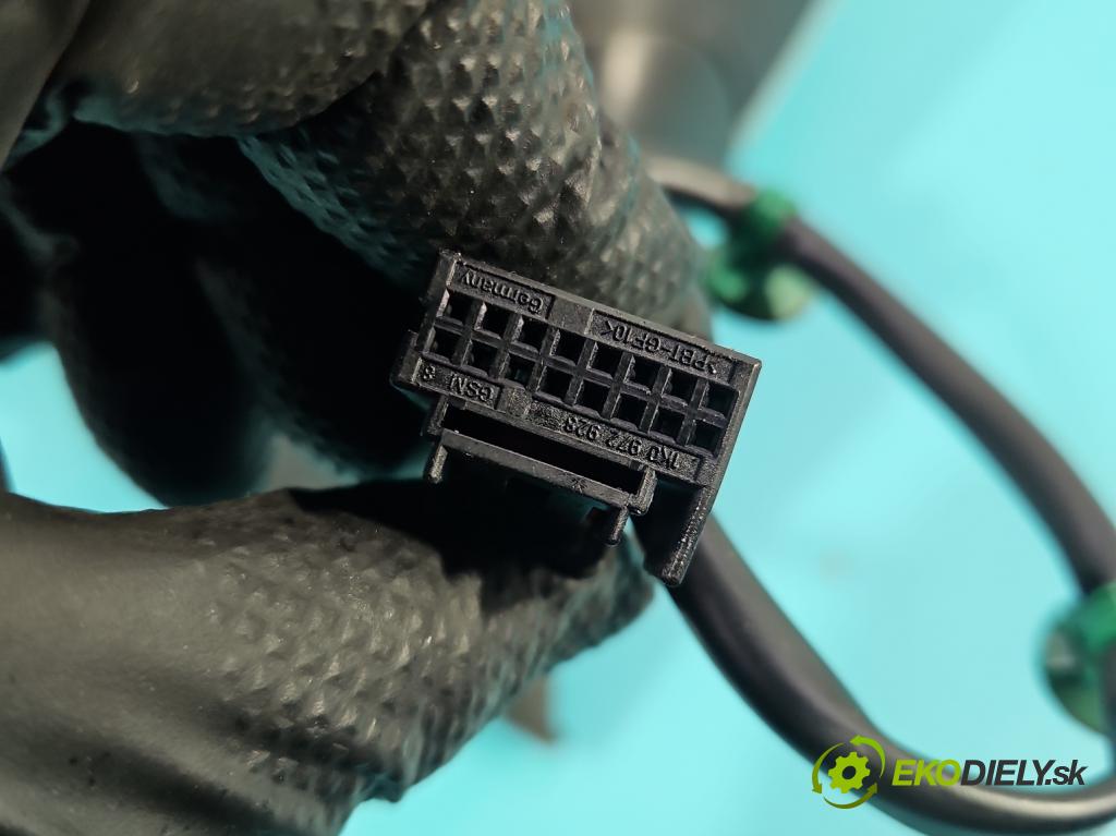 Vw Golf V 2003-2009 1.6 FSI 116 HP manual 85 kW 1598 cm3 5- zrkadlo pravé  (Kľučka dverí ostatné)