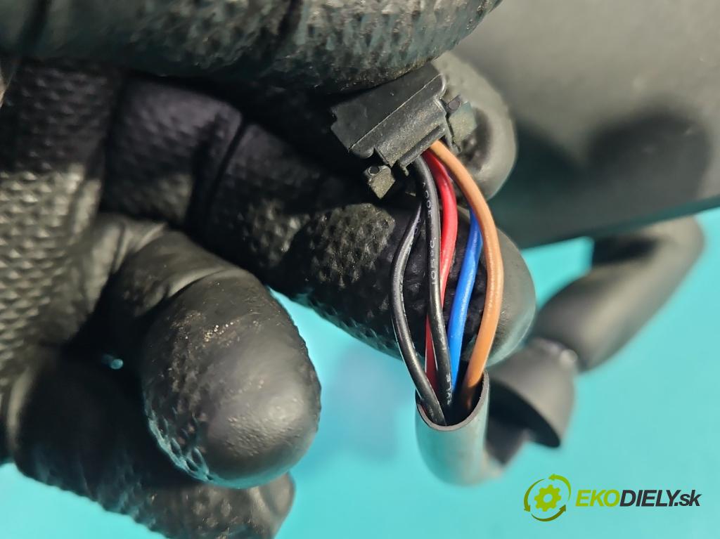 Citroen C3 I 2002-2009 1.4 hdi 68 HP manual 50 kW 1398 cm3 5- zrkadlo pravé  (Kľučka dverí ostatné)