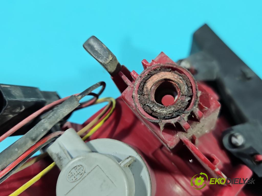 Audi A5 8T 2007-2016 1.8 TFSI 170 HP manual 125 kW 1798 cm3 2- svetlo / reflektor zadné ľavé 8T0945095 (Kľučka dverí ostatné)