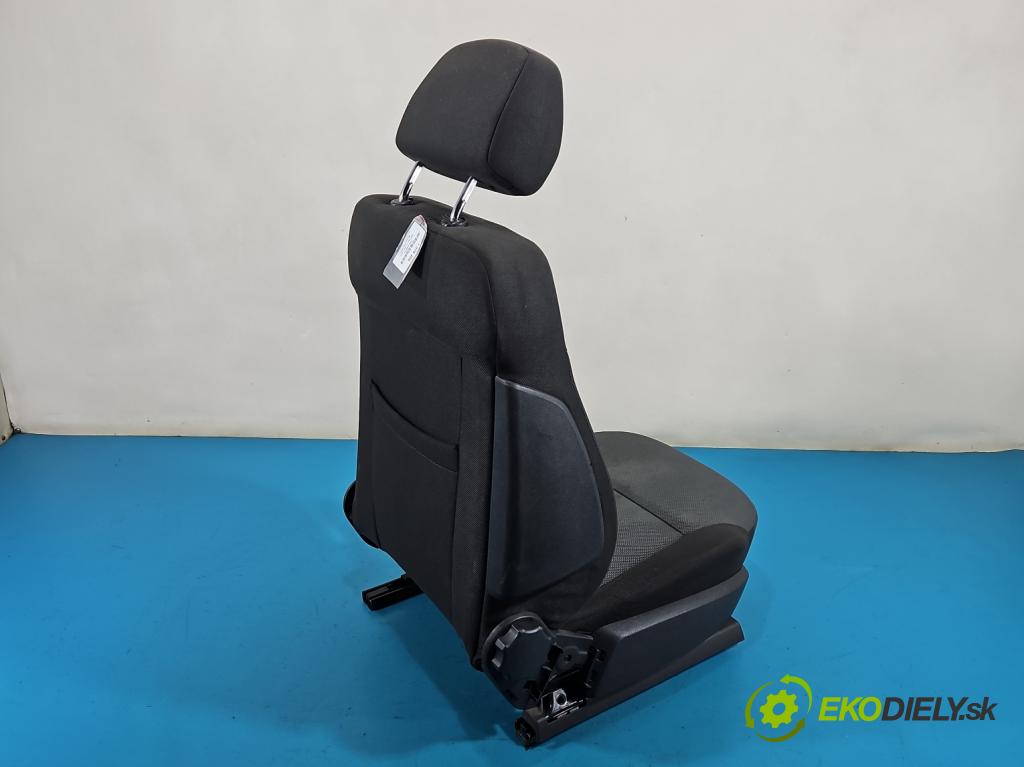 Opel Astra III 2004-2014 1.6 16V 105 HP manual 77 kW 1598 cm3 5- Sedačka pravý (Sedadlo)